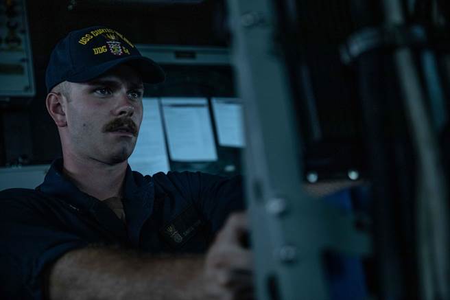 美國海軍第7艦隊發佈魏柏號官兵照。（取自第7艦隊臉書）