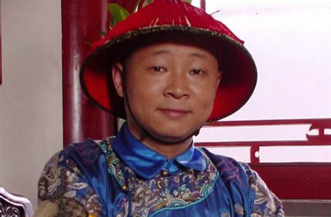 趙亮因在歷史劇《康熙微服私訪記》飾演太監「三德子」為人熟知。(圖／翻攝自微博)