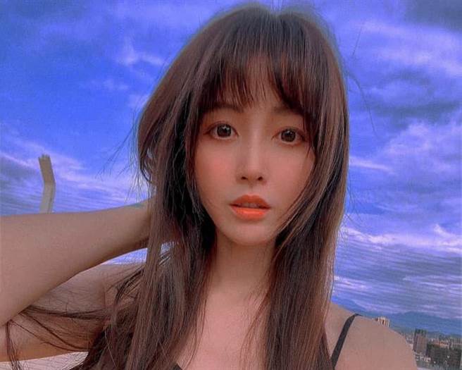 冯媛甄被封为「小林志玲」。（图/翻摄自冯媛甄脸书）