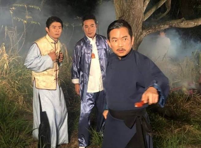 成润PO这张后方有不明人影的照片，让不少网友以为遇阿飘了。（图／FB＠成润）