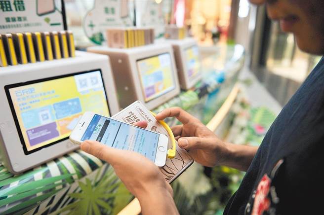 共享行動電源漲至每小時6元人幣 用戶吐槽漲太快。（中新社資料照）