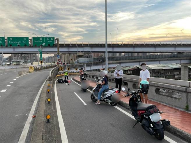 林姓送货员自摔送医，才被验出染疫。（民眾提供）