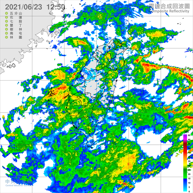 滯留鋒面雨勢一陣一陣，雨勢開始往北部、東半部開炸。（翻攝自 氣象局）