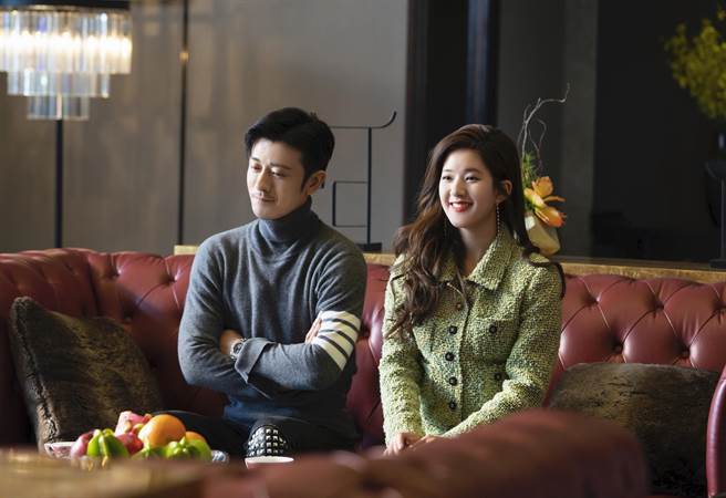 林雨申、赵露思的大叔配萝莉组合吸睛。（中天娱乐台提供）