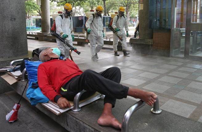 台北車站爆街友確診，指揮中心表示將以專案方式造冊施打疫苗。（圖／示意圖，報系資料照）