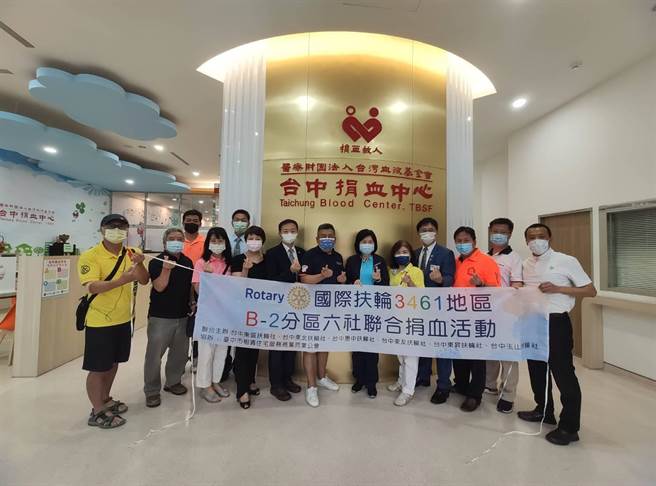 捐血一袋救人一命的時刻，國際扶輪3461地區B-2分區攜手與六個扶輪分社、租賃住宅服務商業同業公會響應捐血。（盧金足攝）