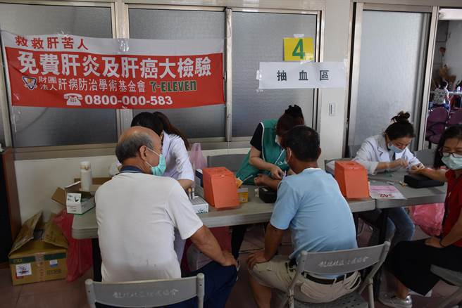 台北肝病防治基金会从3年起资助苗栗苑里等乡镇C肝筛检及治疗。（谢明俊摄）