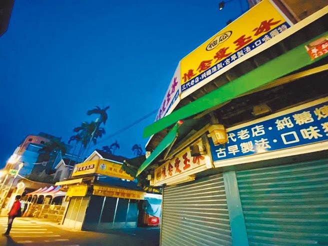 新北市長侯友宜今主持防疫會議，對於是否認為北農恐成為下一個萬華做出回應。圖為冷清的萬華街頭。（資料照，摘自侯友宜臉書／葉德正新北傳真）