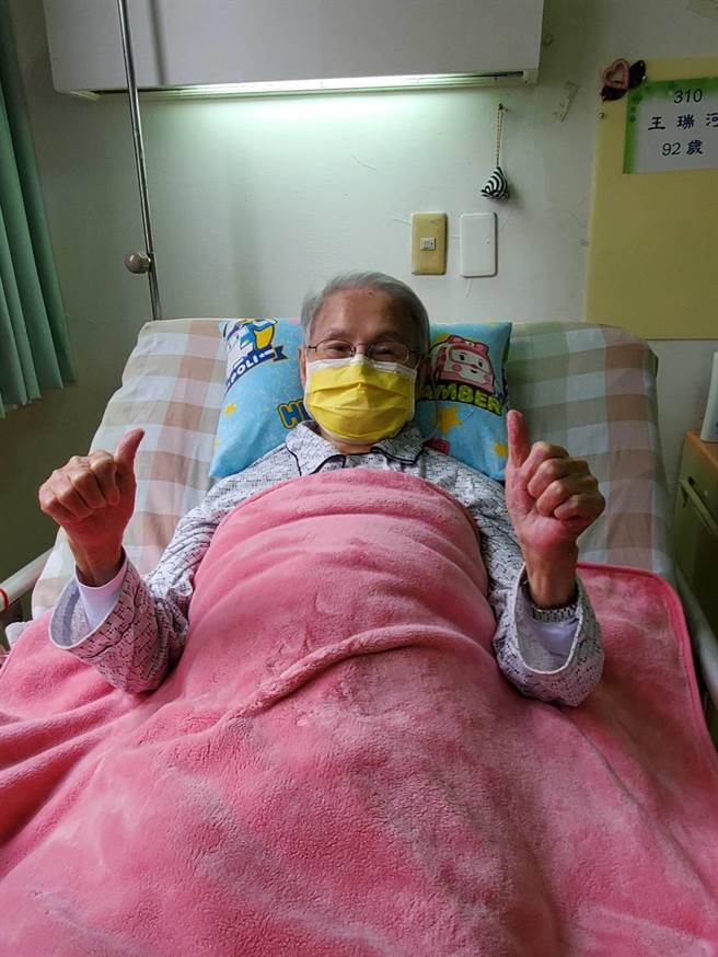 文夏打完疫苗近况曝光 隔天发烧虚惊一场。（台湾优质生命协会提供）