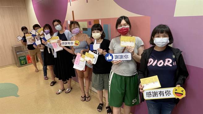 亚大医院今天开放孕妇接种疫苗，并安排专人协助卫教。(亚大医院提供／林欣仪台中传真)