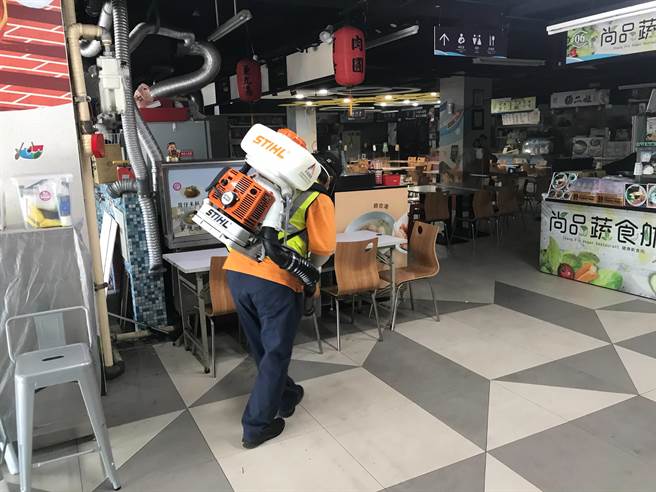 新北41处公有市场仅有租金减半的纾困方案，未获得防疫补助；部分自治会透露，1个月花10多万防疫，市场生意又不佳，经营相当困难。（新北市场处提供）