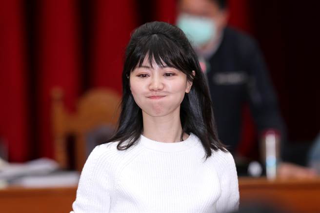 台北市长柯文哲日前点名，小禾馨诊所拿到85瓶疫苗，是透过民进党立委高嘉瑜向卫生局长黄世杰提出需求，民进党团指示要启动调查。（资料照，黄世麒摄）