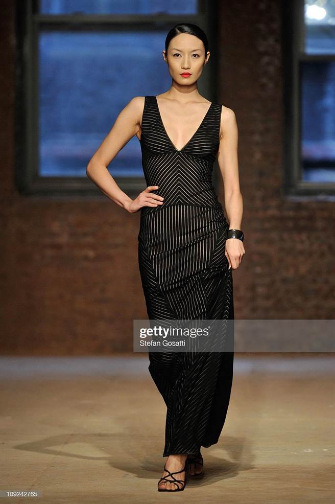 名模邱馨慧是国际伸展台的常客。（高雄大学提供／林瑞益高雄传真）