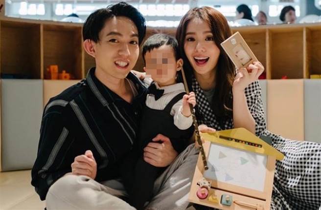 丁文琪曝光儿子酷比的成长事蹟，让一票妈妈网友直呼感动。(翻摄自丁文琪IG)