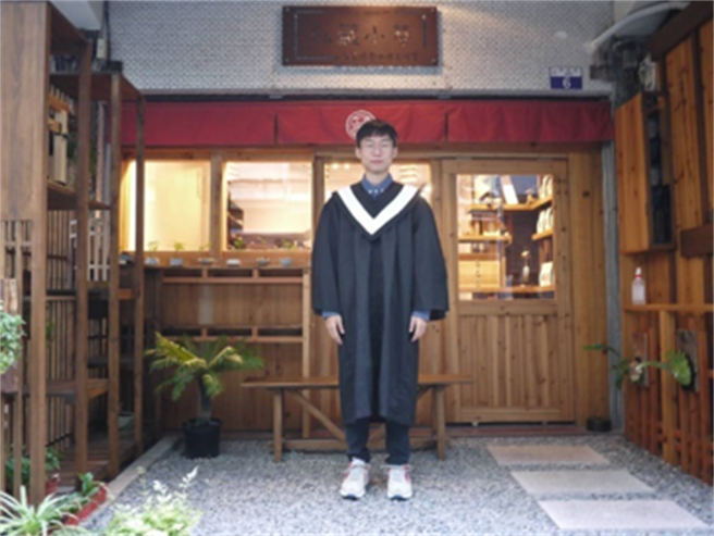 大叶大学英语系应届毕业生陈冠名凭藉英语实力，录取清大研究所。（图/大叶大学提供）

