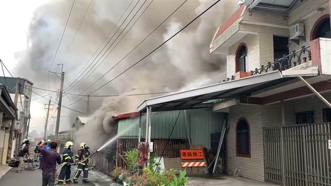 台东市中华路二段一处铁皮屋传出火警。（蔡旻妤摄）