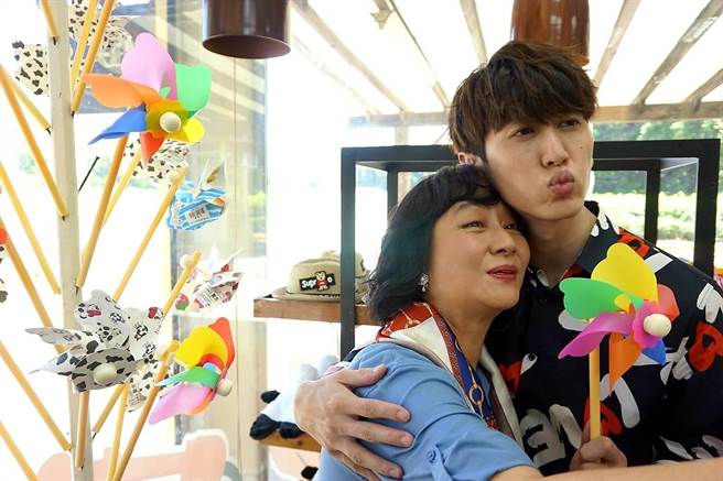 杨丽音客串《三只小猪的逆袭》饰演孙沁岳的妈妈。（三立提供）