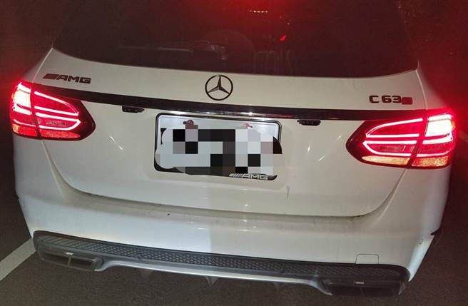 疑在台3线竞速的宾士轿车。（民眾提供）