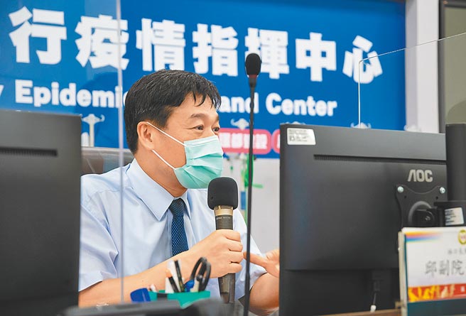 長庚醫院副院長邱政洵22日表示，目前最大威脅還是印度變種株，呼籲政府應該積極跟國外大廠採購第2代疫苗。（桃園市新聞處提供／賴佑維桃園傳真）