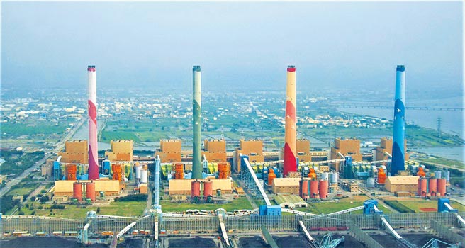 被台中市政府都市审议卡关1年3个月的中火2部新燃气机组，在政院相助，发给中火特种建物执照下，让其可以动工兴建。（本报资料照片）