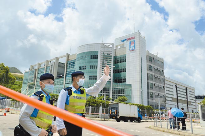 香港《苹果日报》资产遭冻结，是否会收摊本周董事会将做出决定。（中新社）