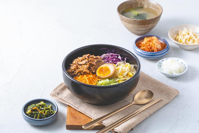 「韩姜熙的小厨房」韩式拌饭。（豆府餐饮集团提供）