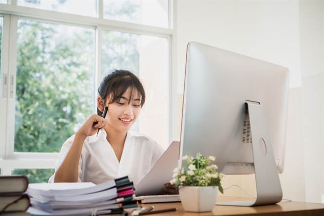 疫情時代突圍求生 有「3Q力」就先贏了一半！(示意圖/Shutterstock)