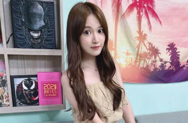 艾瑞丝是「反骨男孩」成员之一。(图／翻摄自艾瑞丝IG)
