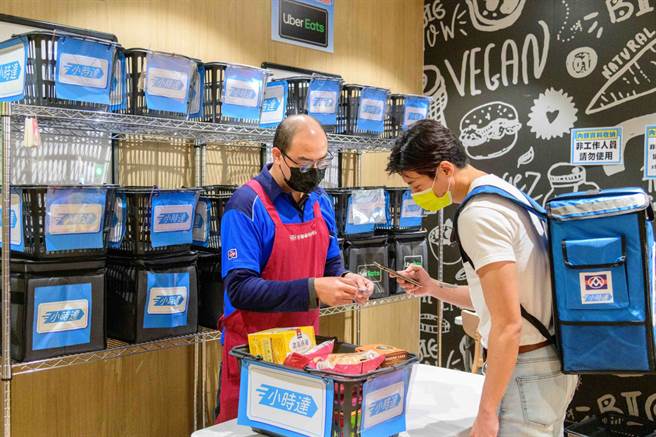 台南地区11个全联门市「PXGo!小时达」和「台南便利送」合作，共同推出外送优惠，生鲜杂货消费满399元免运费。（全联提供／黄慧雯台北传真）