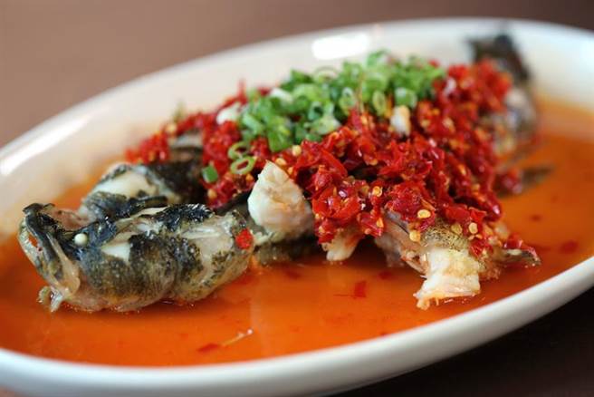 （台北国宾饭店推出限时快闪，外带川粤菜肴满3,600元，即可以优惠价加购笋壳鱼料理。图／国宾饭店提供）