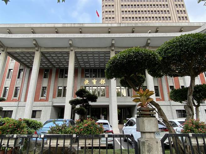 教育部表示，今年高级中等学校分区免试入学管道实际招生名额共计17万7840名。（林志成摄）