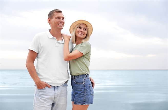 天蝎座、射手座、天秤座的人喜欢追求一见锺情的爱，光是凭藉第一印象就可以找到对的人。（图／Shutterstock）
