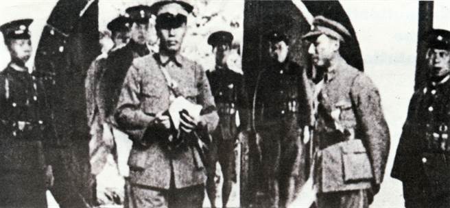 蒋介石视察黄埔军校。(中时报系檔案照片)