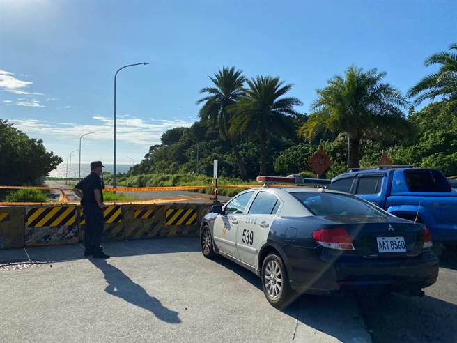 淡水警呼籲「觀海、看夕陽再等等！」 警方海岸線巡查圍堵防疫破口（淡水警提供／戴上容新北傳真）