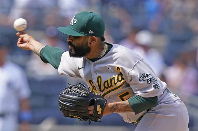 罗莫在接受检查时非常「尽责」(美联社资料照)