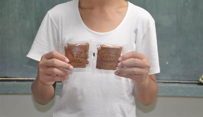 新冠肺炎疫情肆虐，诚正中学彰化分校正在接受感化教育的孩子，也因为疫情关系无法与家人见面，仅能透过电话、或是视讯方式与家人联繫，也因此加剧孩子们想家的情绪。（校方提供／吴建辉彰化传真）