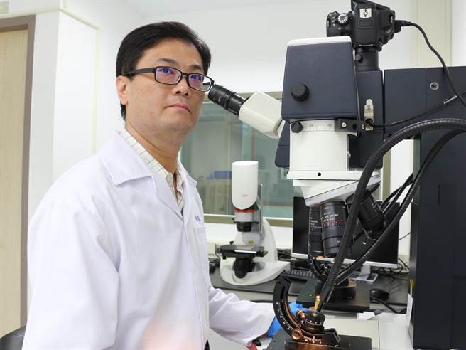 刑事局鑑識科槍彈股警務正方仁義，警大鑑識系畢業後就一直從事槍彈鑑定的工作。(翻攝照片／林郁平台北傳真）