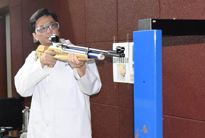 刑事局鑑識科槍彈股警務正方仁義，獲選今年度全國刑事鑑識楷模。(翻攝照片／林郁平台北傳真）