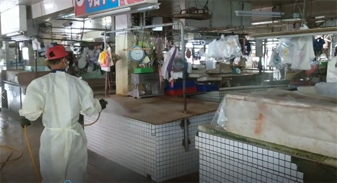 屏东爆发群聚感染，计程车司机确诊后至今共有7人染疫，屏县府24日公布司机外的6人足迹，并进行清消。（屏县府提供／谢佳潾屏东传真）