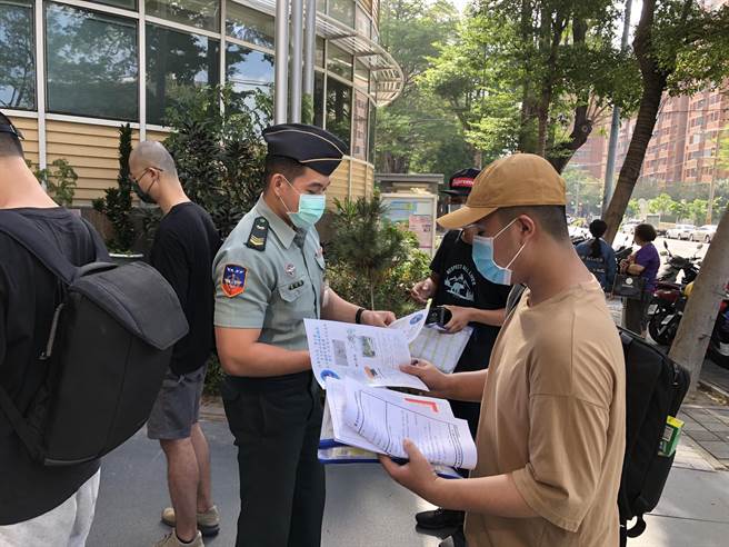 全國三級警戒延長 7月12日前役男徵兵作業暫停。（台中市政府提供）