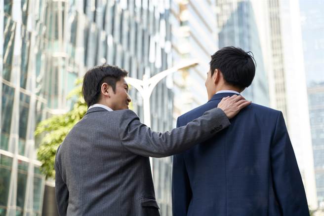 生肖屬羊、牛、蛇的人身邊貴人最多，遇到困難都能逢凶化吉，人生非常順遂。（示意圖／shutterstock）