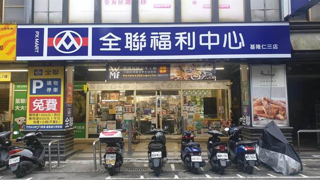 確診燒烤店老闆曾志全聯採買，自述人潮眾多。（陳彩玲攝）