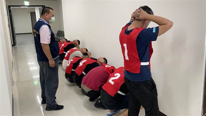 新店警方迅速逮捕涉案歹徒。（新店分局提供）
