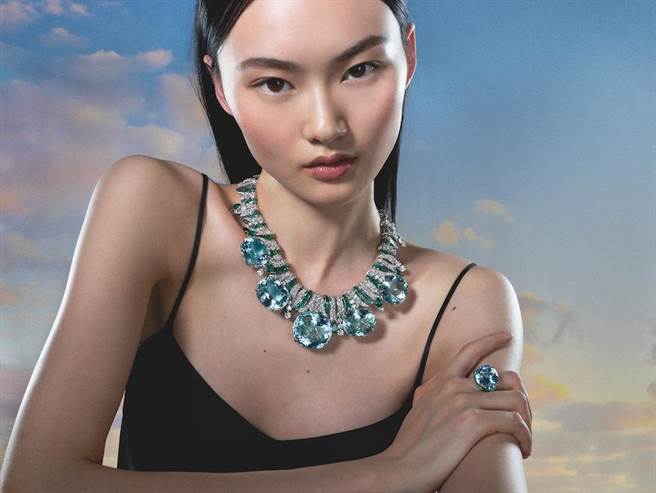 中国超模贺聪配戴宝格丽MAGNIFICA系列Mediterranean Queen项炼。（BVLGARI提供）