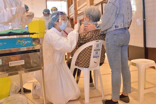 欧美国家已在抢单明年疫苗，明年国人有足够疫苗施打吗？令人忧心。(图片来源：台北慈济医院）