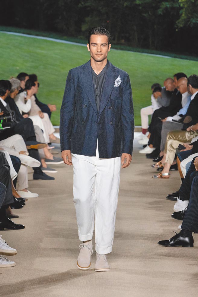 宽松流畅的线条一直是Armani的拿手好戏。（Giorgio Armani提供）