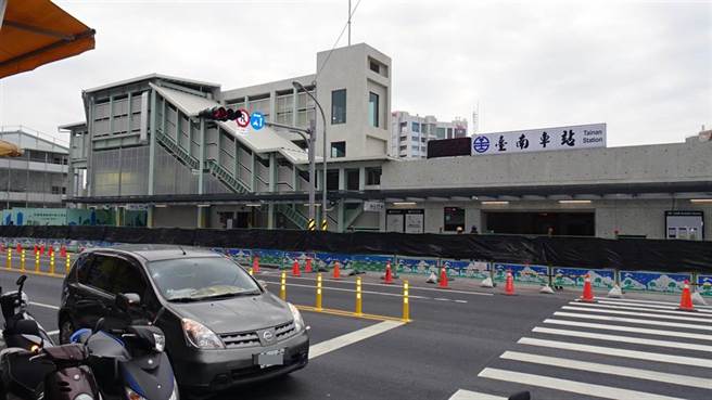 台铁台南车站临时后站。（洪荣志摄）