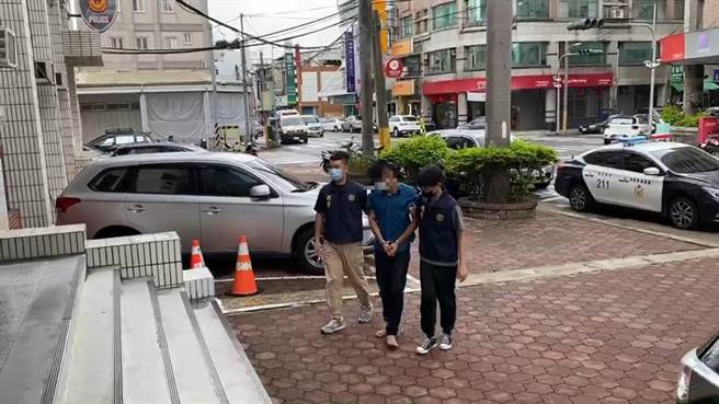 简姓男子趁魏男下车，趁隙偷走车及钱。（翻摄照片）