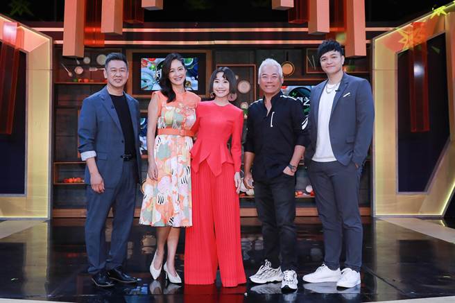 Lulu主持的《料理之王2》首集找来阿发师施建发、巫启贤、Janet谢怡芬担任导师。(ETtoday新闻云提供 )