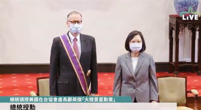 酈英傑：我要離開台灣了，但台灣永遠不會離開我。截自總統府直播